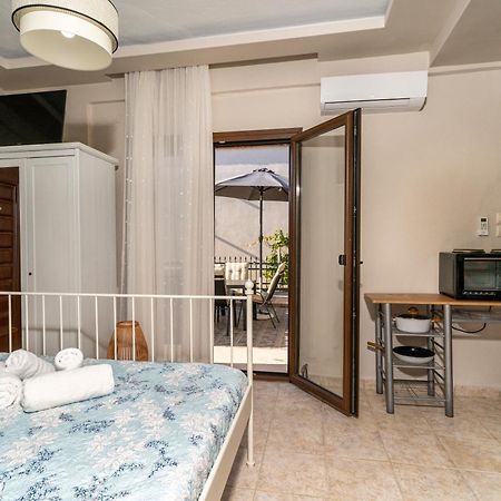 Villa Karolina 네아 포티데아 외부 사진