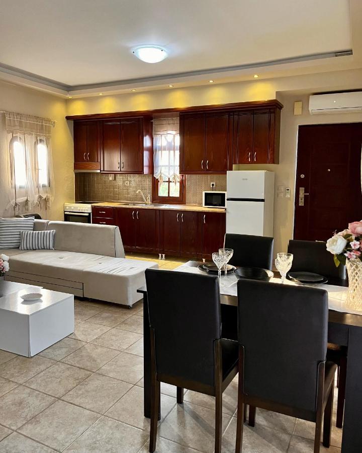Villa Karolina 네아 포티데아 외부 사진
